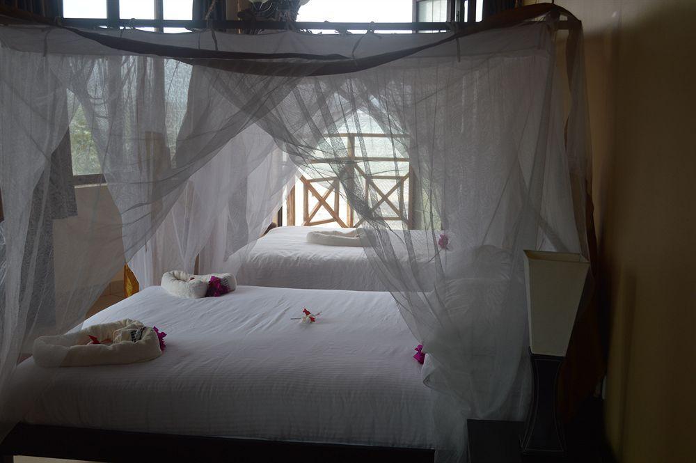 Villa Fleur De Lys Makunduchi Bagian luar foto